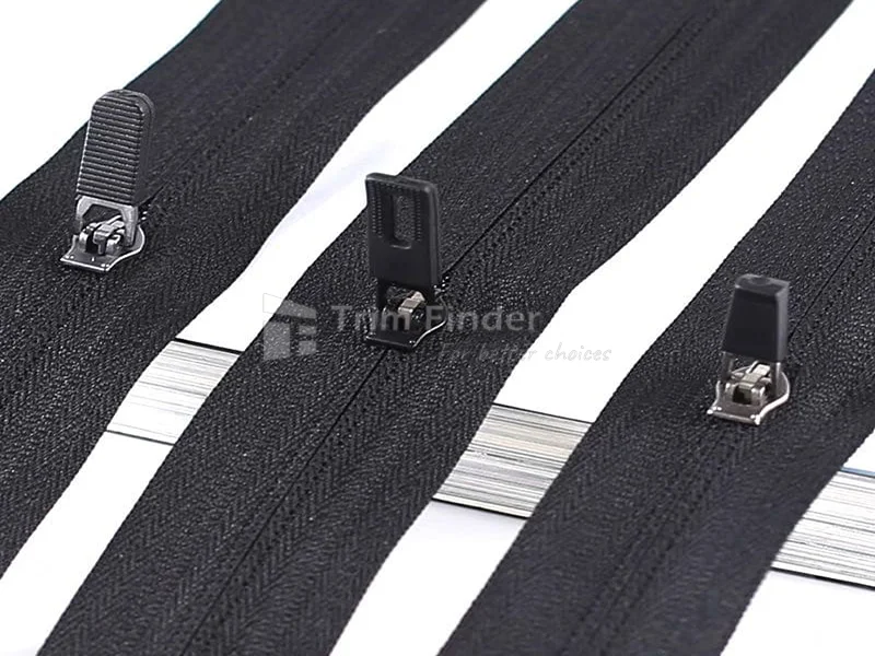 Reverse Zippers for jackets, sportswear, and bags – modern design with inward-facing teeth