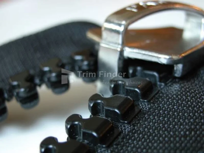 Heavy Duty Zippers for workwear, uniforms, tents, and luggage – reinforced and long-lasting